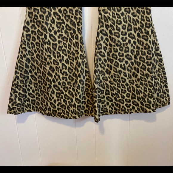 Judy Blue NWT High Rise Leopard Super Flare Jeans - Picture 6 of 9